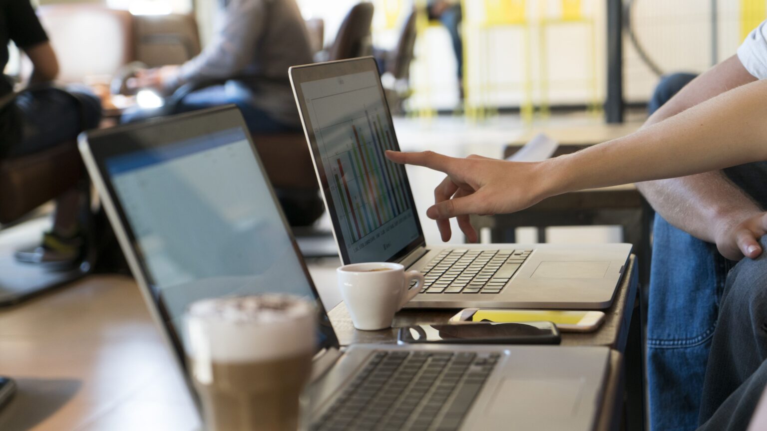 Dell Vs HP Laptop. Which is better Dell or HP? Datacyper